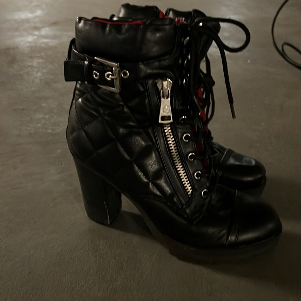 Guess boots